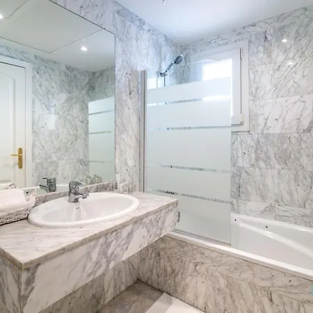 Puerto Banús Finest 2-bdrm - 50 Metres To *