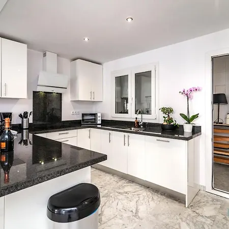 Puerto Banus Finest 2-bdrm - 50 Metres To